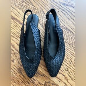 Everlane woven black leather sling back flats size 5.5